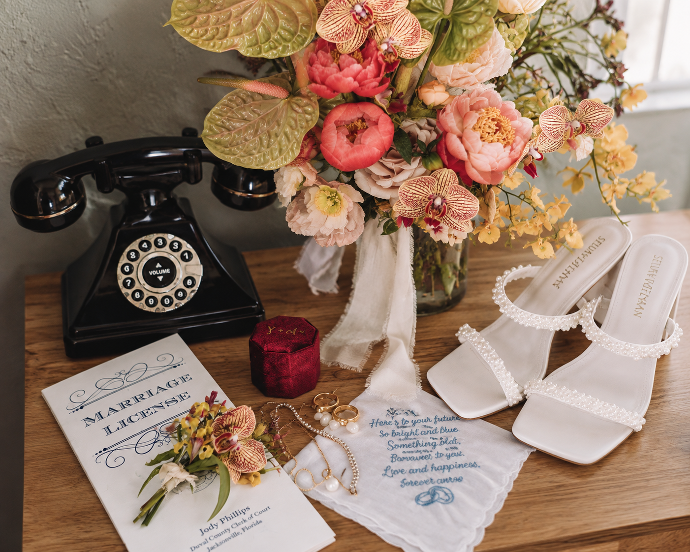 Carefully arranged wedding details